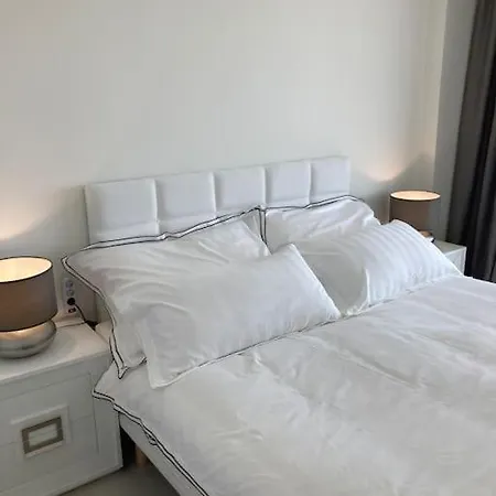 Coco Luxury 3 Bedrooms 埃斯特波纳